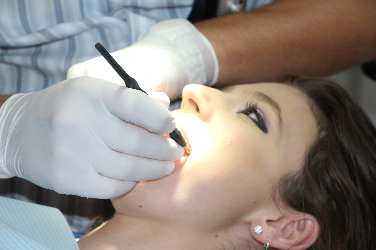 Mieć białe żeby – gabinet dentystyczny: klinika dentystyczna Gliwice. Najlepszy stomatolog