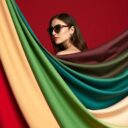 Superstylizacje dla brunetek: dobór kolorów i trendów w modzie