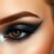 Makijaż smoky eyes: jak osiągnąć idealny efekt przydymienia?