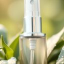 Serum w sprayu: jak wybrać i stosować dla skutecznego nawilżenia i ochrony skóry oraz włosów